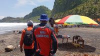 Pencarian Wisatawan Hilang di Pantai Pecaron