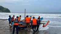 Pemancing Hilang di Pantai Lampon